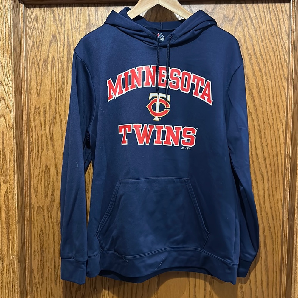 Majestic Minnesota Twins hoodie size men’s large.